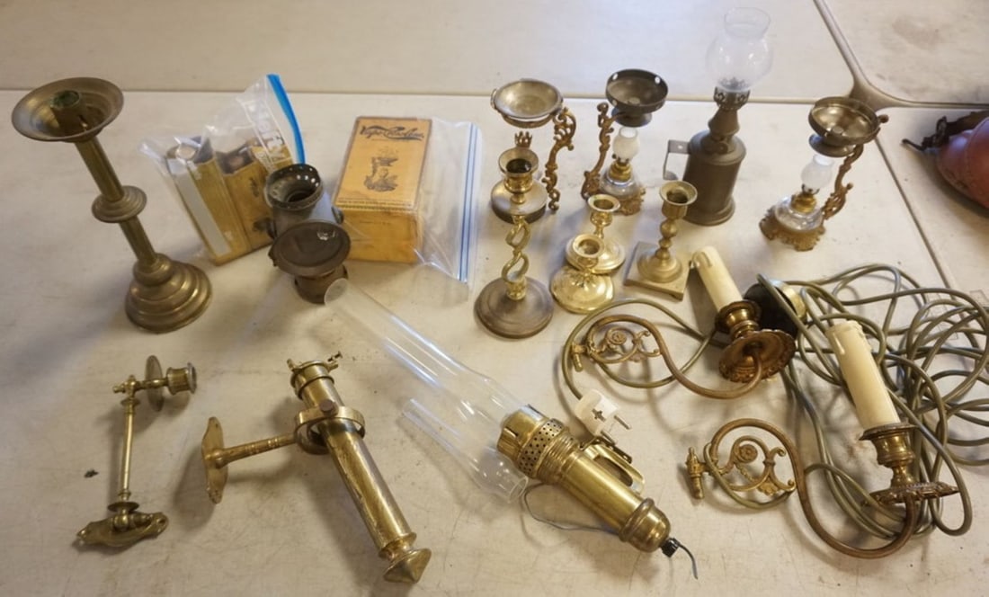 ASSORTMENT OF LIGHTING (1 of 4)