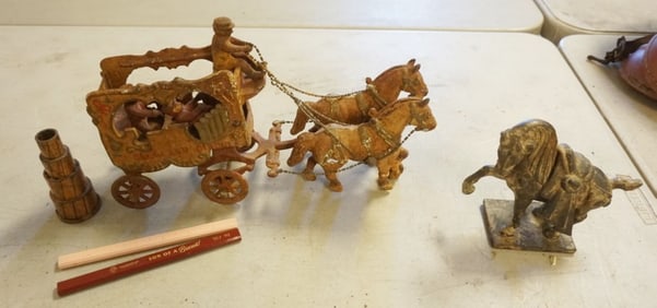 ASSORTED CAST METAL ITEMS