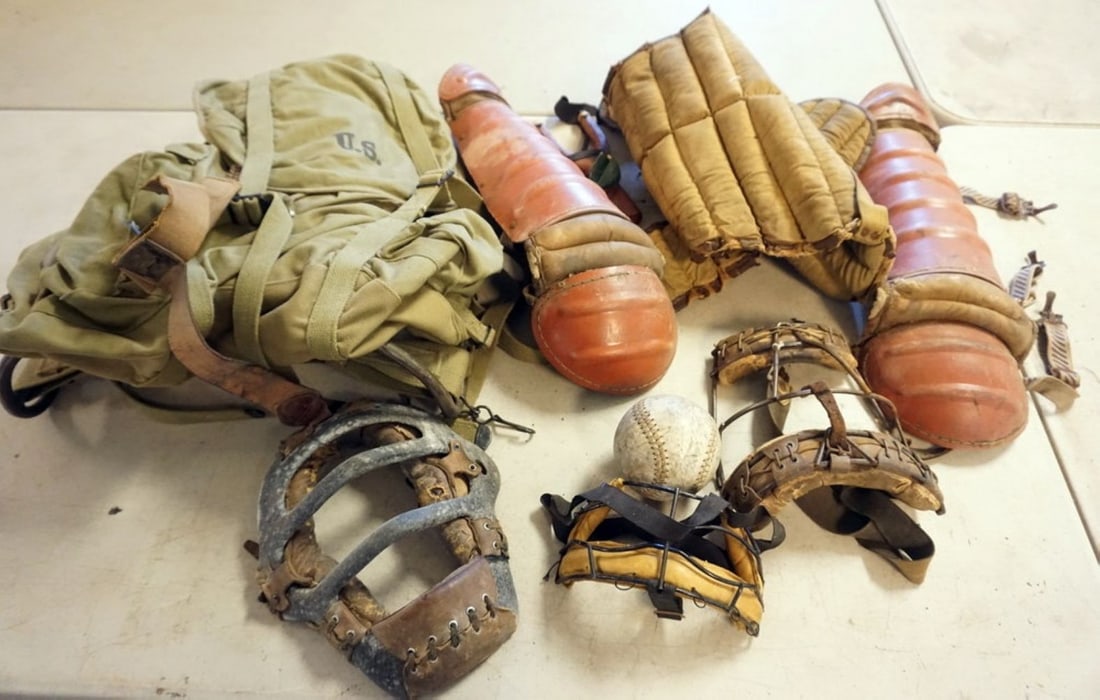 BASEBALL/SOFTBALL ITEMS & ARMY BACK PACK (1 of 3)