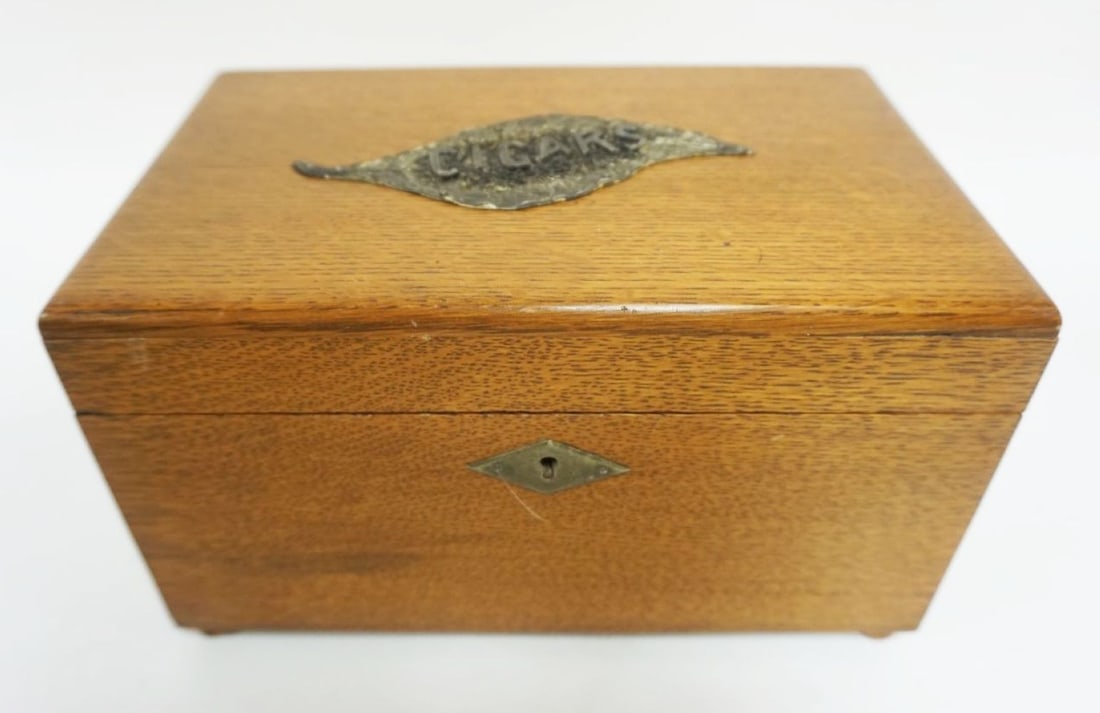 ANTIQUE OAK CIGAR HUMIDOR & MUSIC BOX (1 of 4)