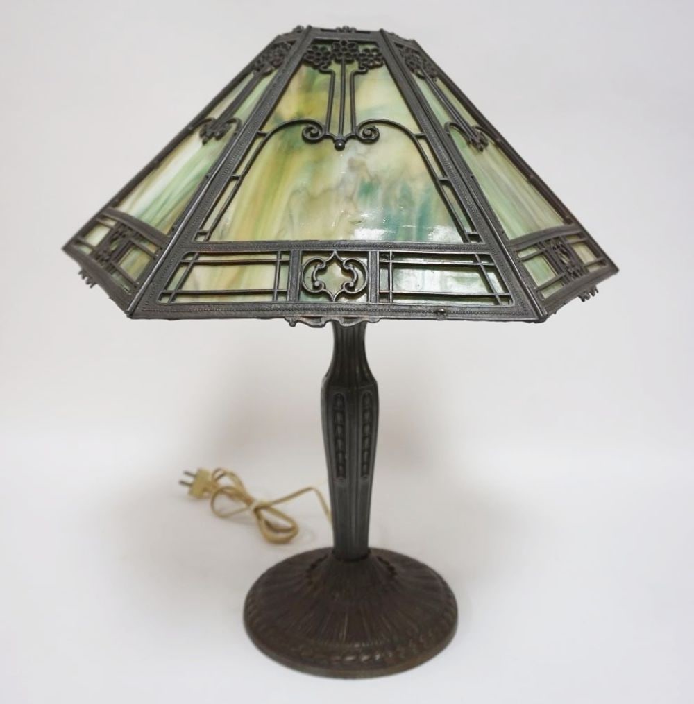 PARLOR LAMP W/GREEN SLAG GLASS PANELED SHADE: PARLOR LAMP W/GREEN SLAG GLASS PANELED SHADE, APPROXIMATELY 20 IN HIGH