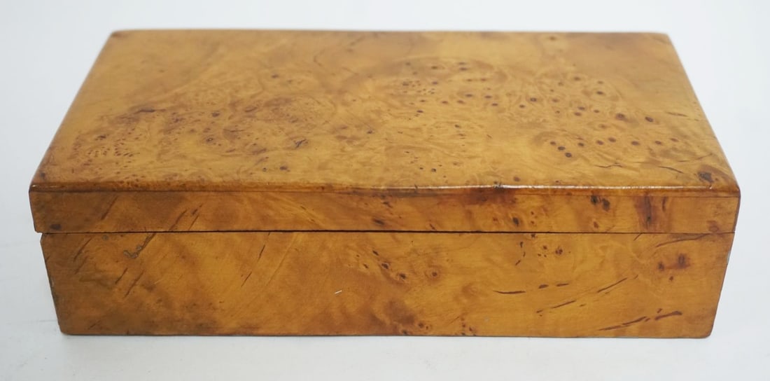 BIRDS EYE & BURL WOOD DRESSER/TRINKET BOX: BIRDS EYE & BURL WOOD HINGED DRESSER/TRINKET BOX, APPROXIMATELY 7 IN X 3 3/4 IN X 2 IN HIGH