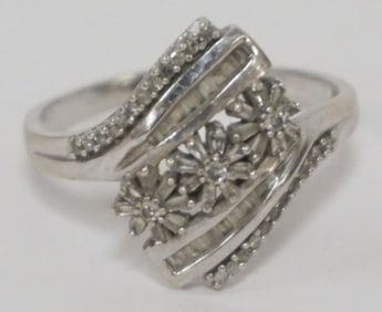10K WHITE GOLD AND DIAMOND RING