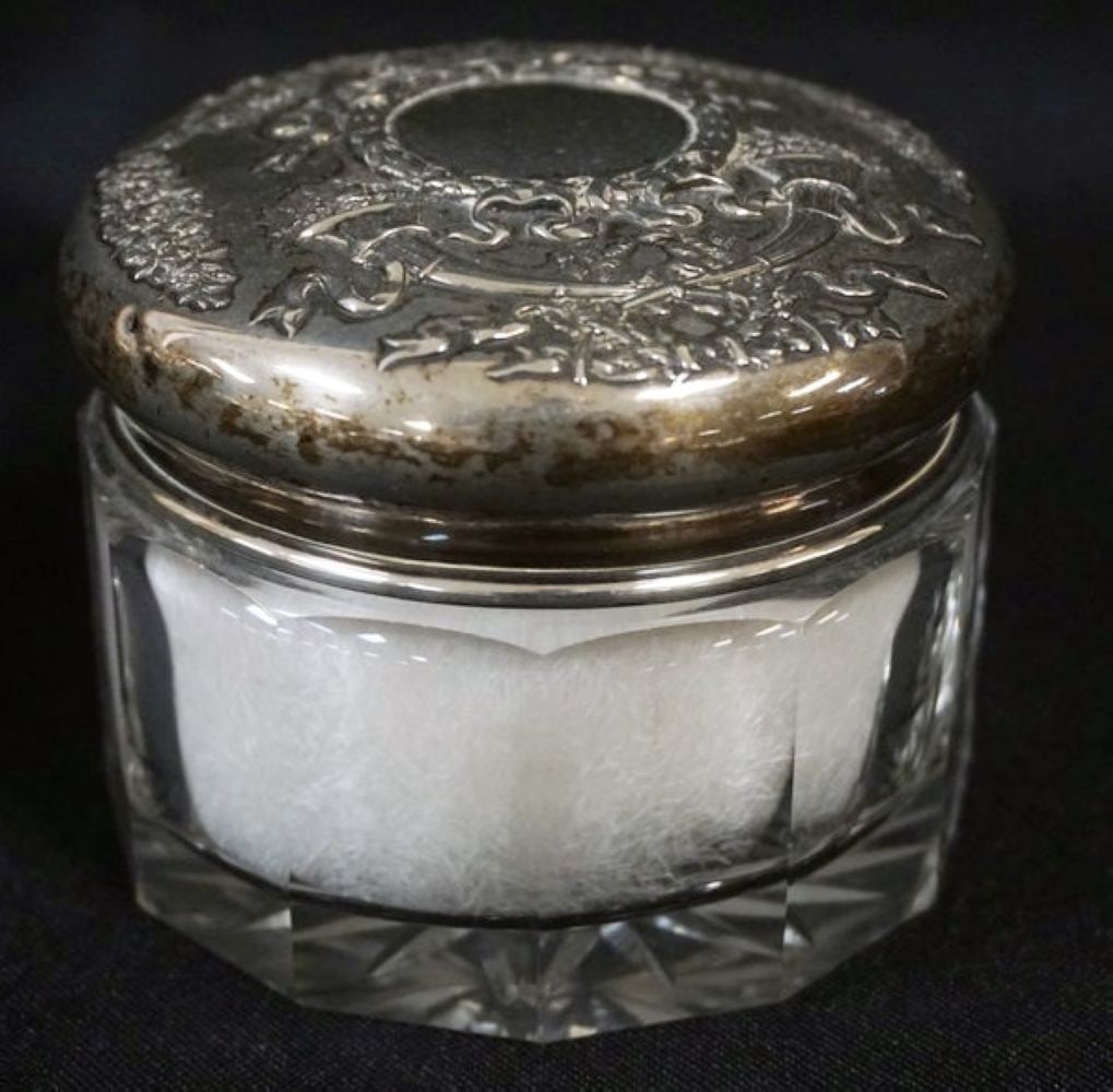 STERLING SILVER LIDDED DRESSER BOX (1 of 4)