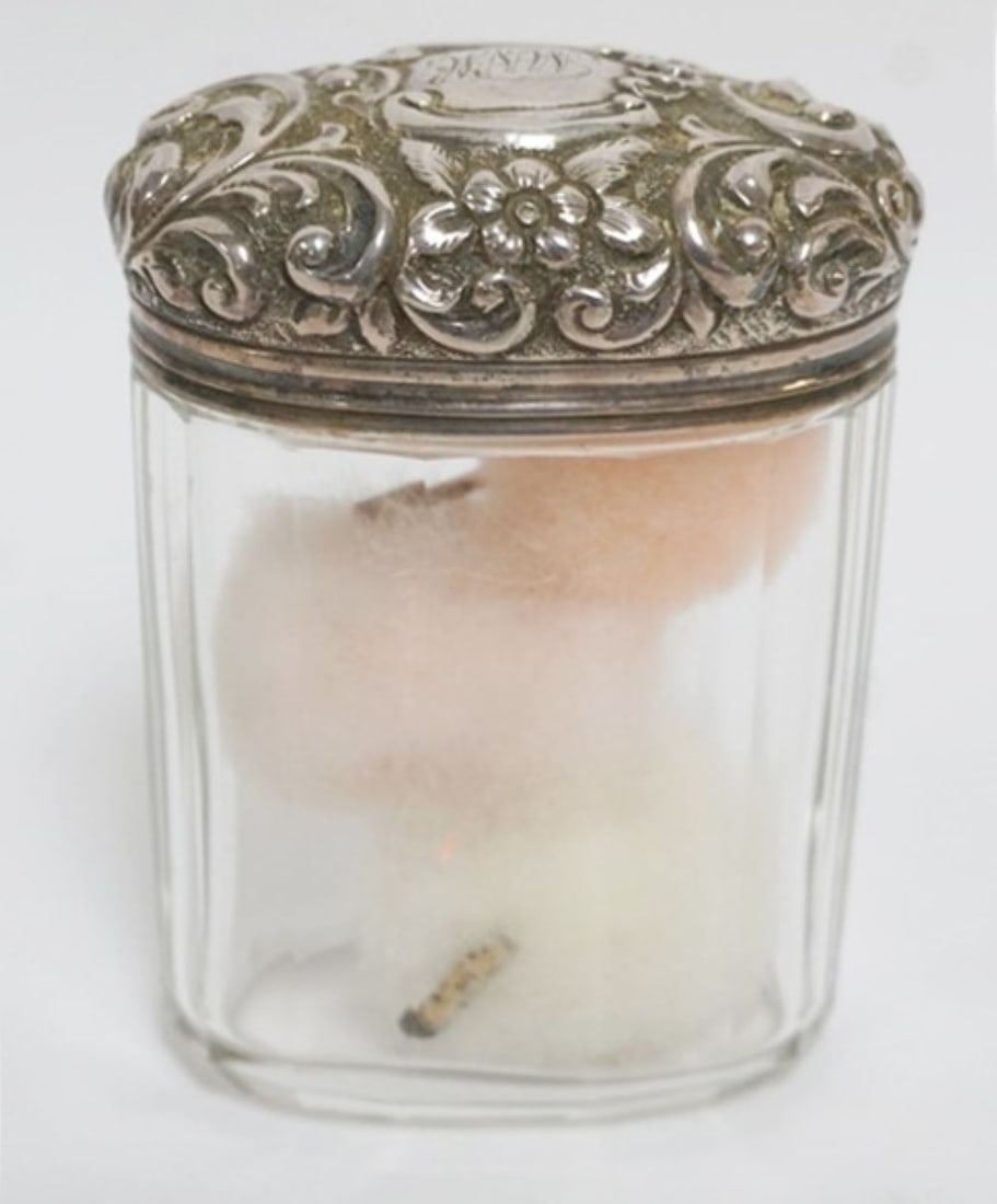 ANTIQUE SILVER LID DRESSER JAR: ANTIQUE SILVER LID OVAL DRESSER JAR, APPROXIMATELY 3 IN X 2 IN X 4 IN H
