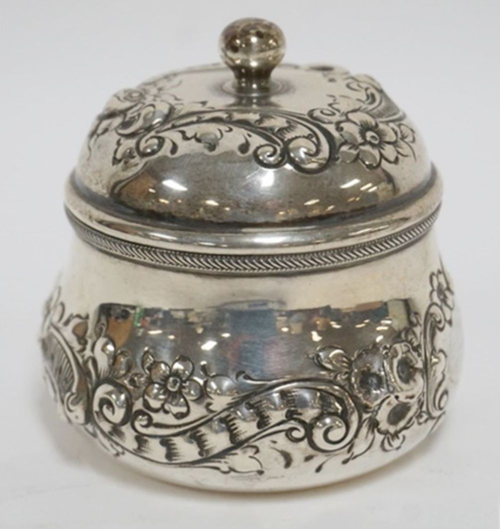 REPOUSSE STERLING SILVER TRINKET BOX (1 of 4)