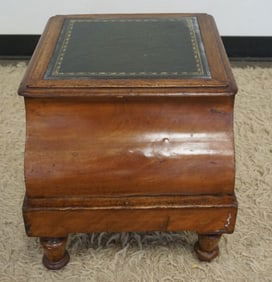 ANTIQUE LIFT TOP COMMODE