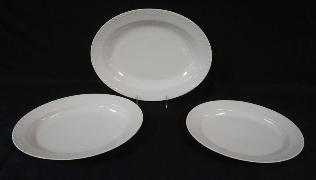 ROYAL COPENHAGEN WHITE HALF LACE 3 PLATTERS: ROYAL COPENHAGEN WHITE HALF LACE NEST OF 3 SERVING PLATTERS, LARGEST APPROXIMATELY 14 1/2 IN X 11 1/2 IN