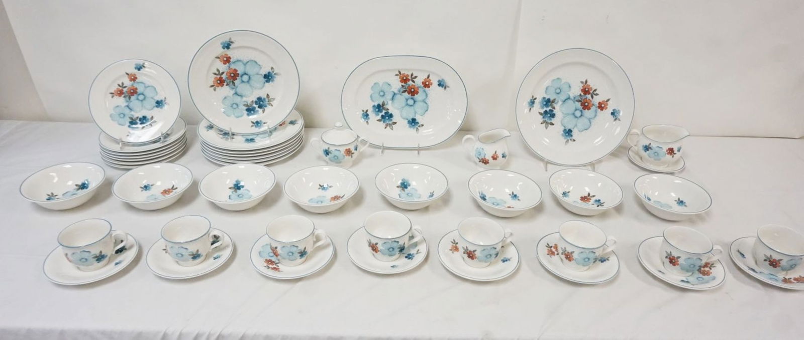 NORITAKE VESSATONE JAPAN GLITTER 66 PIECE SET: NORITAKE VESSATONE JAPAN GLITTER 66 PIECE SET INCLUDING 7-8 IN PLATES, 7-10 1/2 IN PLATES, 8-6 1/2 IN BOWLS, 8 CUPS & SAUCERS, INCLUDING OTHER SERVING PIECES