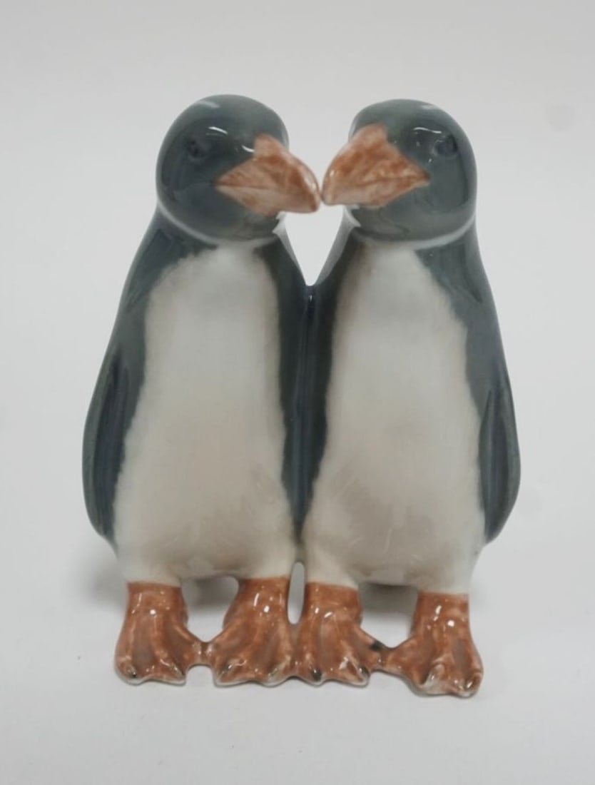 ROYAL COPENHAGEN PORCELAIN PENGUIN: ROYAL COPENHAGEN PORCELAIN PENGUIN FIGURINE, APPROXIMATELY 4 IN HIGH