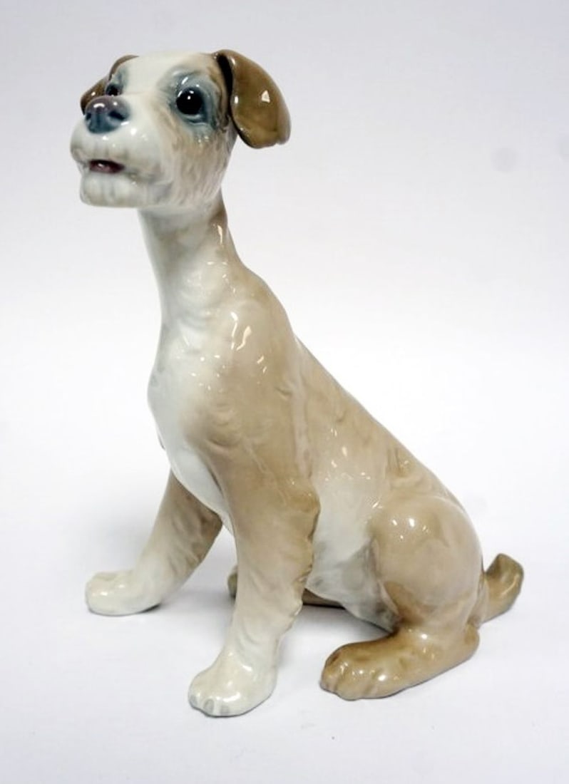 LLADRO PORCELAIN FIGURE: LLADRO PORCELAIN FIGURE DOG *TRAMP* APPROXIMATELY 8 IN HIGH