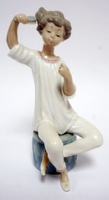 LLADRO PORCELAIN FIGURE