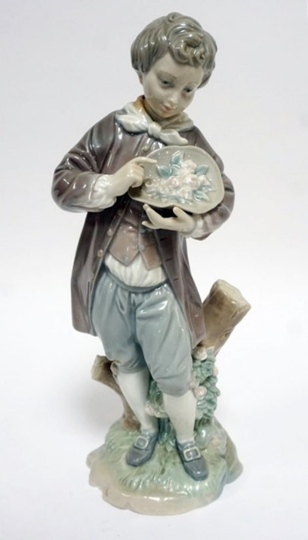 LLADRO PORCELAIN FIGURE: LLADRO PORCELAIN FIGURE *DONCEL WITH ROSES* APPROXIMATELY 11 IN HIGH