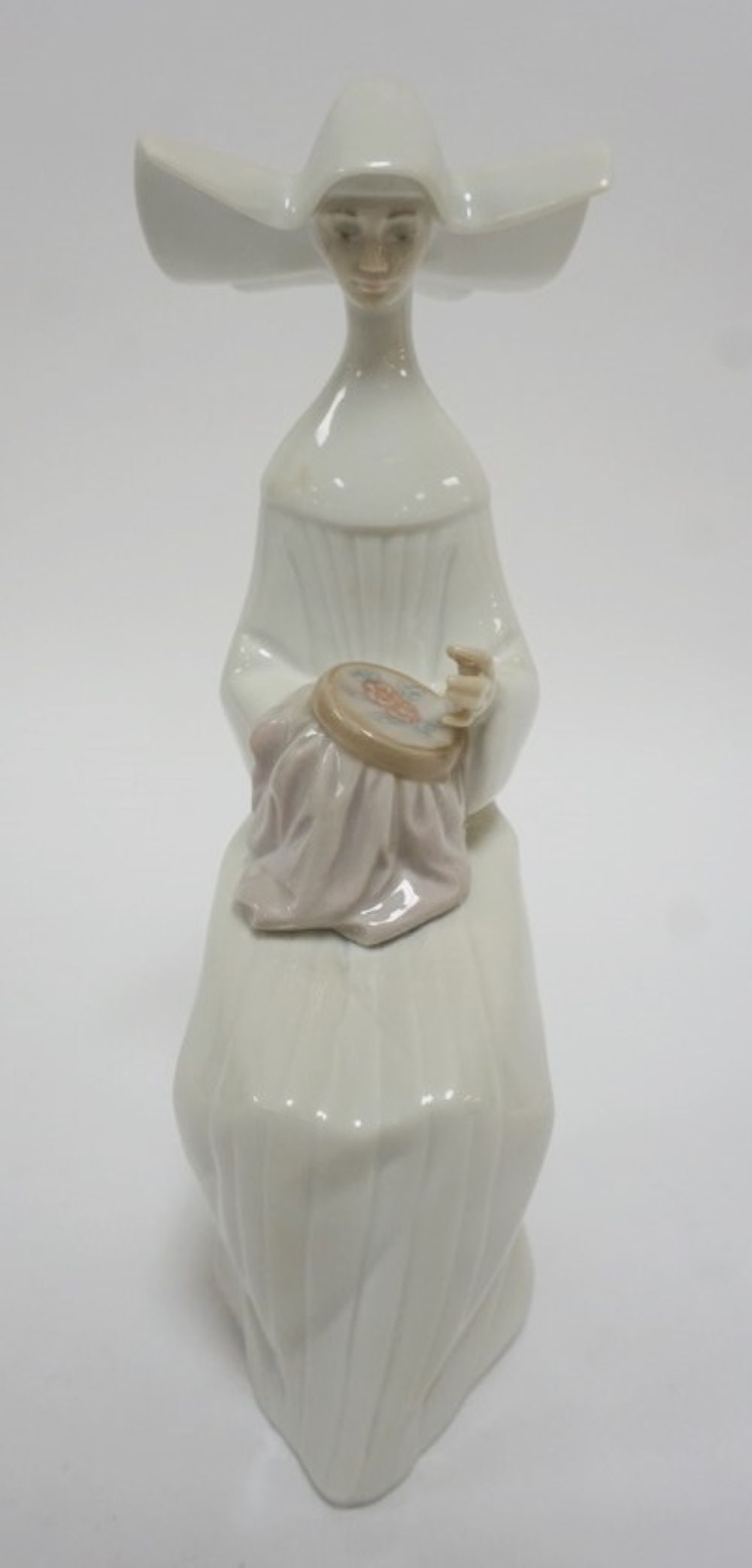 LLADRO PORCELAIN FIGURE (1 of 6)