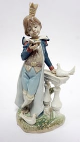 LLADRO PORCELAIN FIGURE