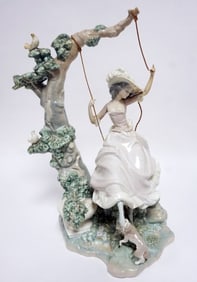 LLADRO PORCELAIN FIGURE