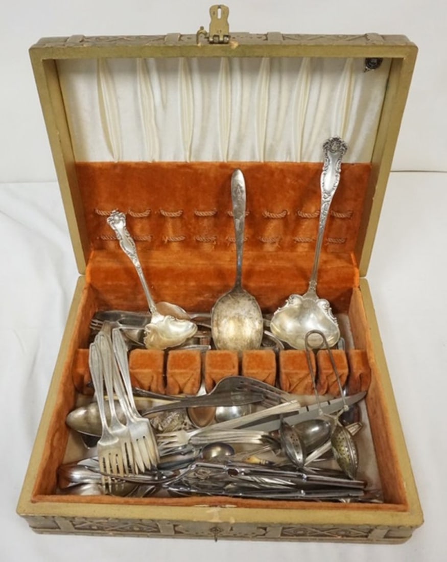 ASSORTED VINTAGE SILVERPLATE FLATWARE (1 of 3)