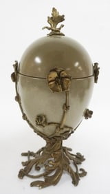 MAITLAND SMITH PORCELAIN COVERED URN