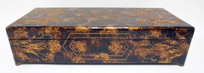 CONTEMPORARY LACQUERED BOX