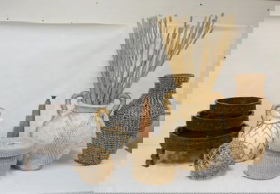 ASSORTED DECORATIVE ITEMS