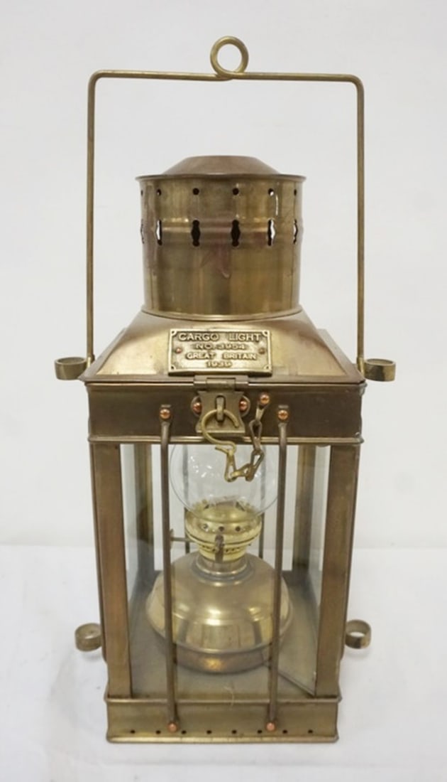 CONTEMPORARY KEROSENE LANTERN (1 of 2)