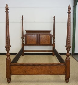 QUEEN SIZE POSTER BED