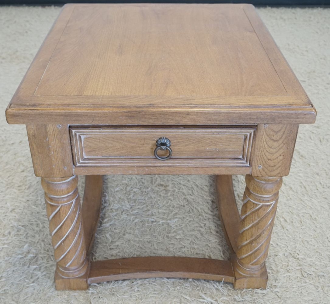 DREXEL HERITAGE OAK LAMP TABLE (1 of 5)