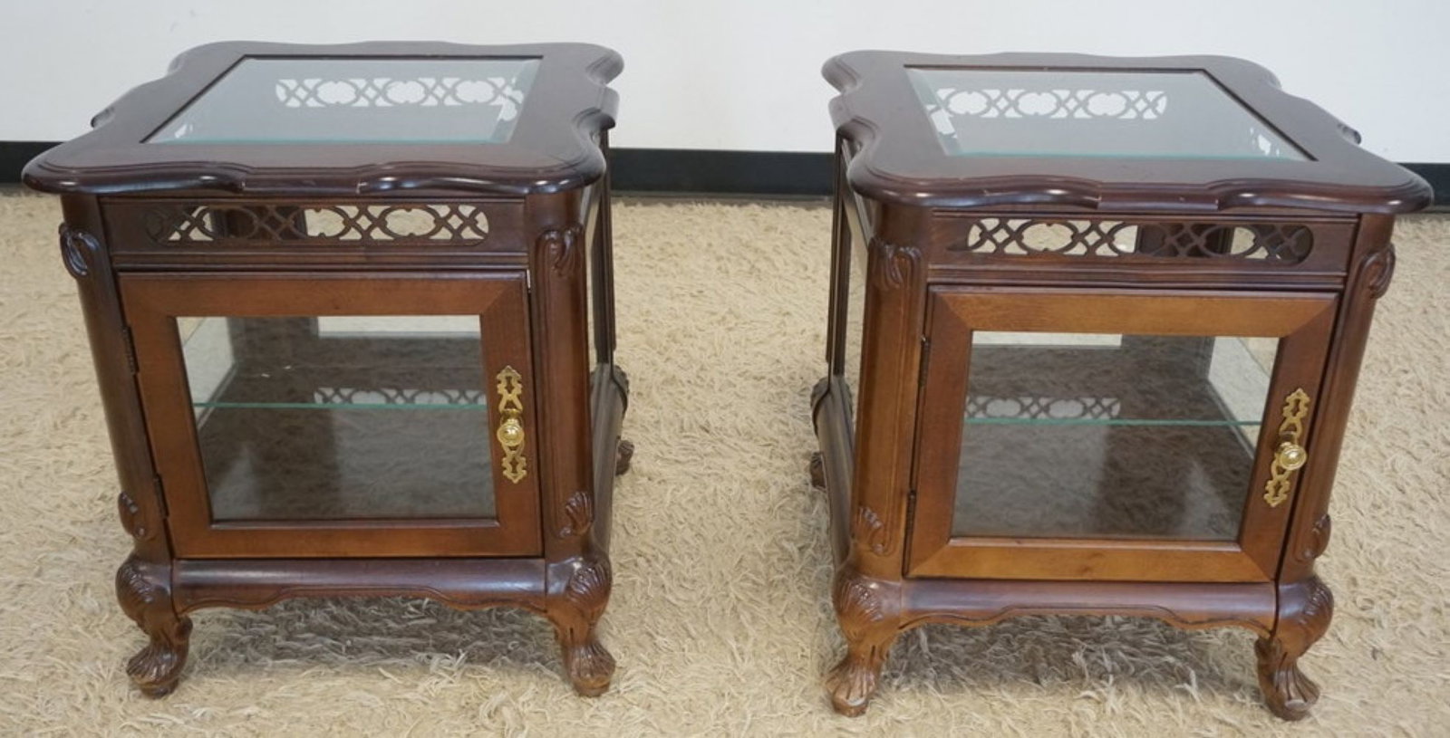 GLASS DISPLAY LAMP TABLES: PAIR OF 1 DOOR GLASS DISPLAY LAMP TABLES, EACH WITH INTERIOR GLASS SHELVES, EACH APPROXIMATELY 20 IN X 20 IN X 23 IN H