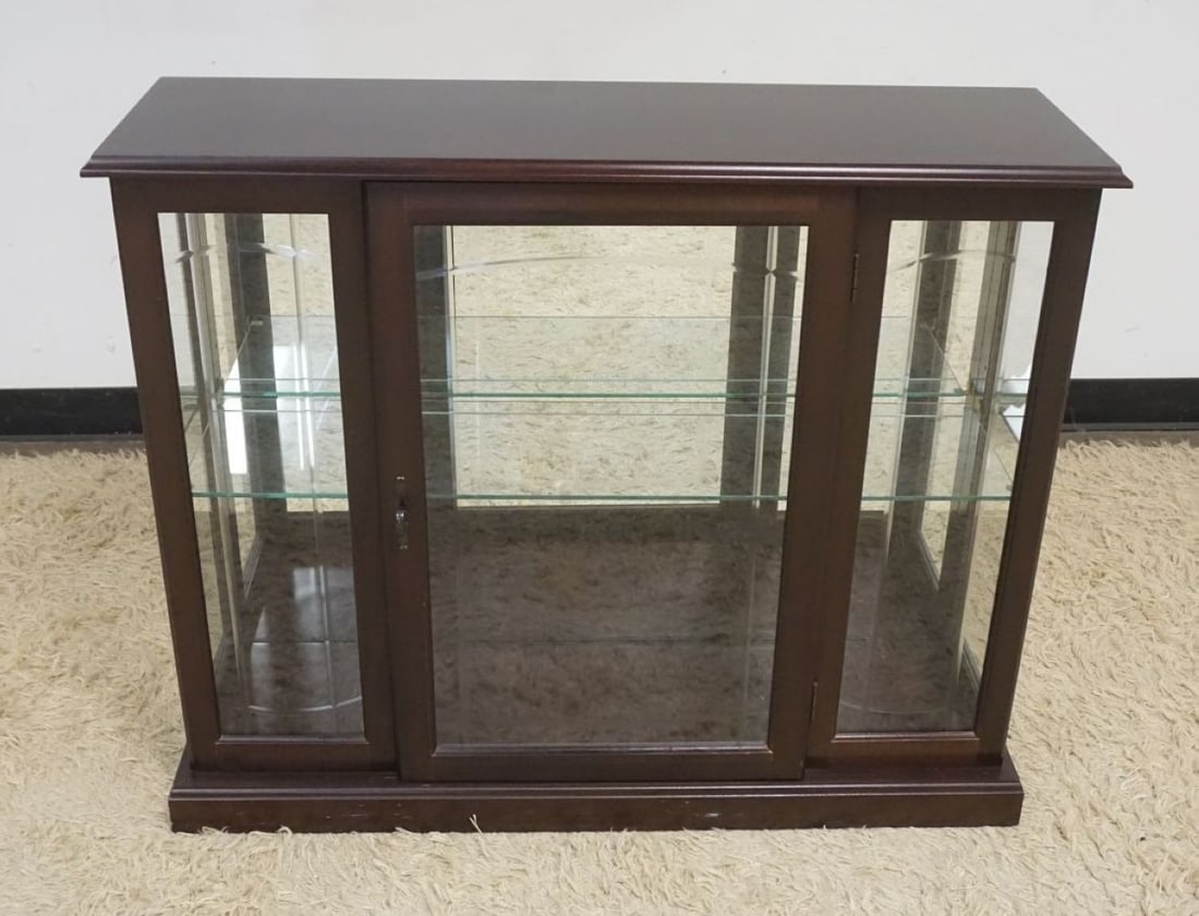 PULASKI CRYSTAL DISPLAY CABINET (1 of 3)