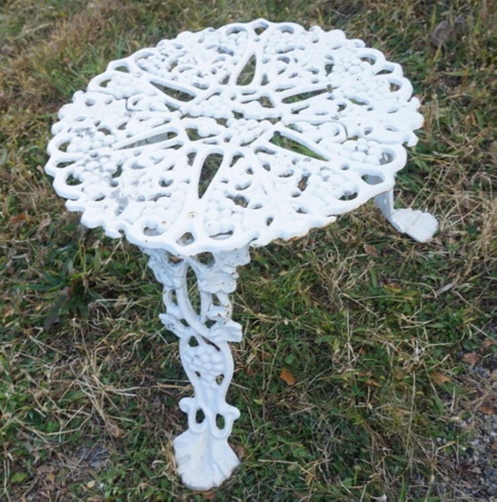 CAST IRON GARDEN TABLE: CAST IRON GARDEN TABLE