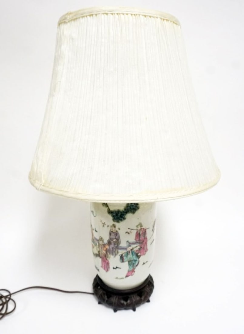 ASIAN PORCELAIN LAMP: ASIAN PORCELAIN LAMP, APPROXIMATELY 24 IN H