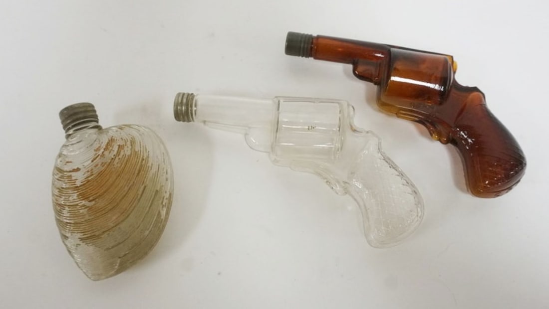 ANTIQUE GLASS CANDY CONTAINERS: GROUP OF ASSORTED ANTIQUE GLASS CANDY CONTAINERS