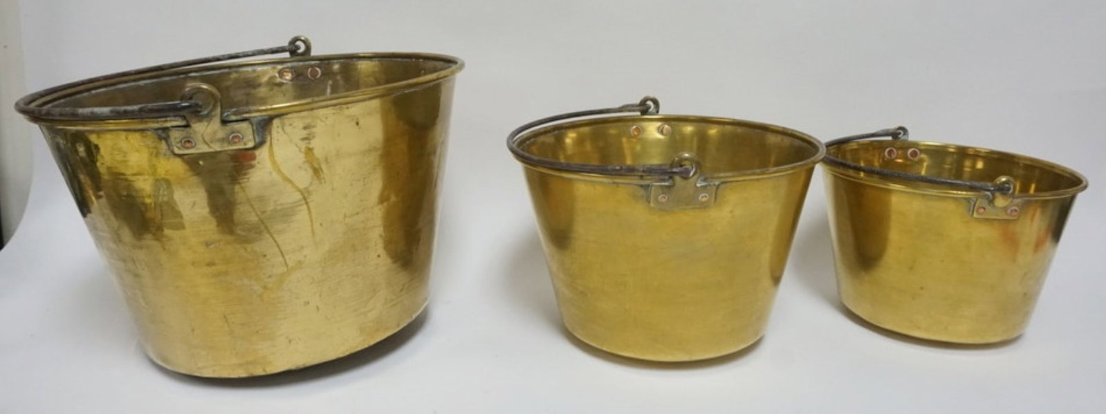 NEST HAYDENS BRASS JELLY BUCKETS: NEST OF 3 HAYDENS BRASS JELLY BUCKETS, THE ANSONIA BRASS CO. CA 1850, LARGEST APPROXIMATELY 10 IN H