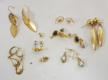 ASSORTED GOLD/GOLD TONE EARRINGS