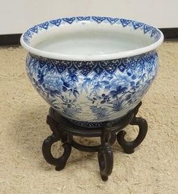 LARGE ASIAN POT ON STAND