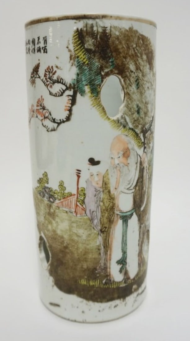 CHINESE PORCELAIN VASE: CHINESE PORCELAIN VASE, APPROXIMATELY 11 1/2 IN HIGH