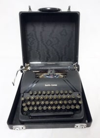 SMITH CORONA STERLING TYPEWRITER