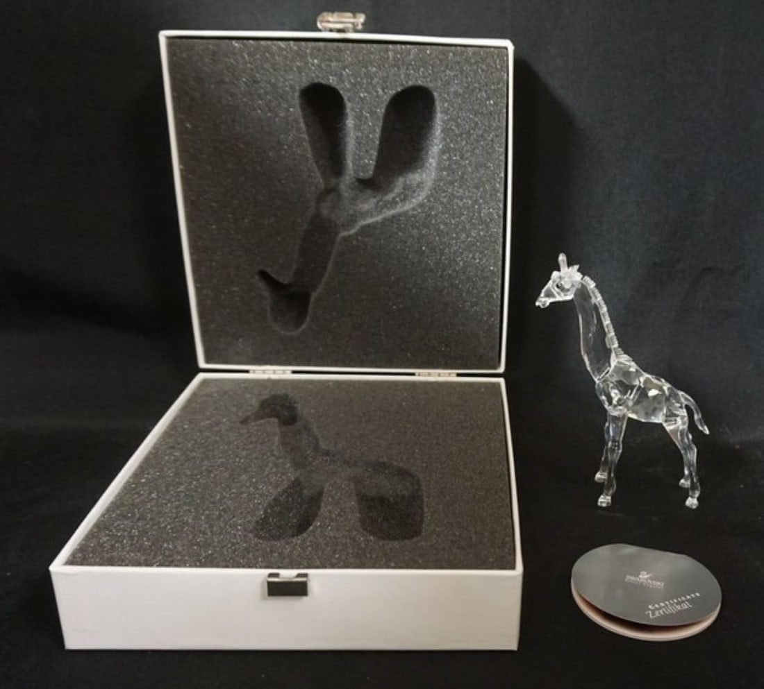 SWAROVSKI SILVER CRYSTAL BABY GIRAFFE: SWAROVSKI SILVER CRYSTAL AUSTRIA BABY GIRAFFE, APPROXIMATELY 6 IN H