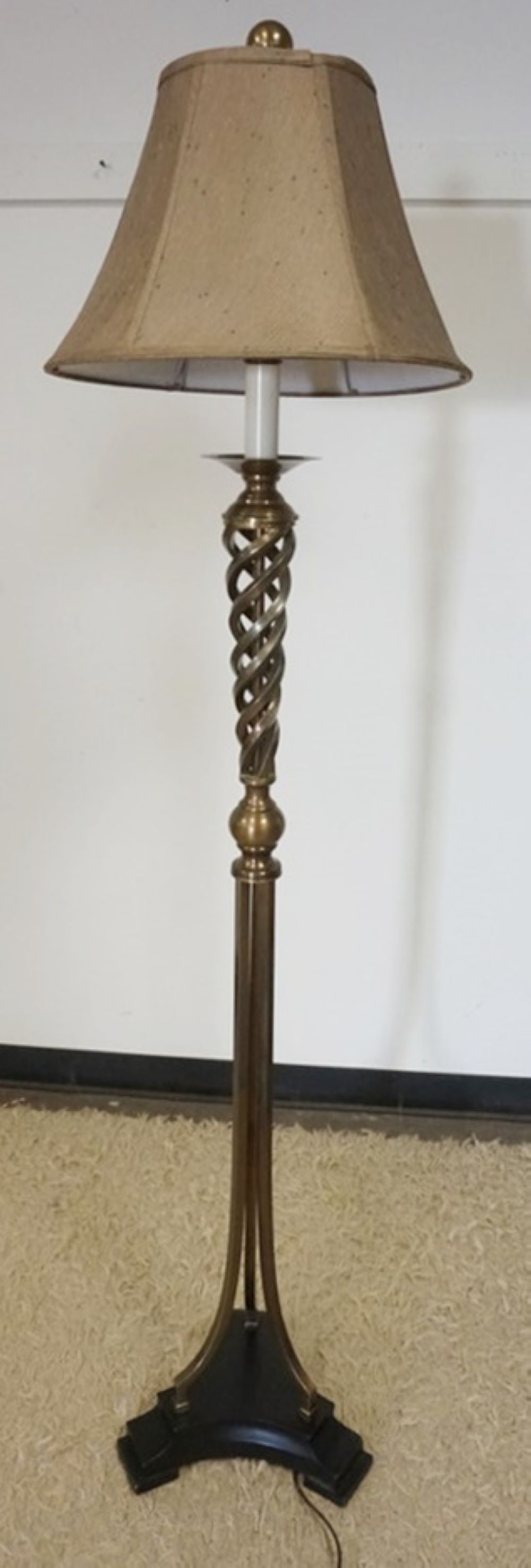 WROUGHT METAL TWIST FLOOR LAMP: WROUGHT TWIST METAL FLOOR LAMP APPROXIMATELY 72 IN H