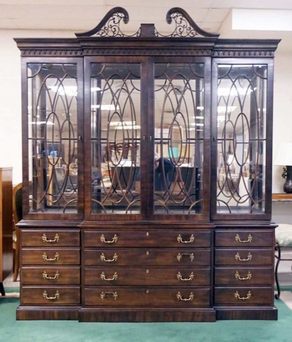 HENREDON RITTENHOUSE SQUARE BREAKFRONT (1 of 6)