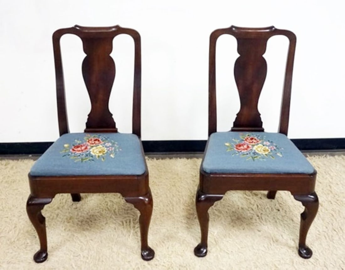PAIR OF QUEEN ANNE STYLE CHAIRS: PAIR OF QUEEN ANNE STYLE CHAIRS W/NEEDLEPOINT SEATS, EACH APPROXIMATELY 22 IN X 20 IN X 39 IN HIGH