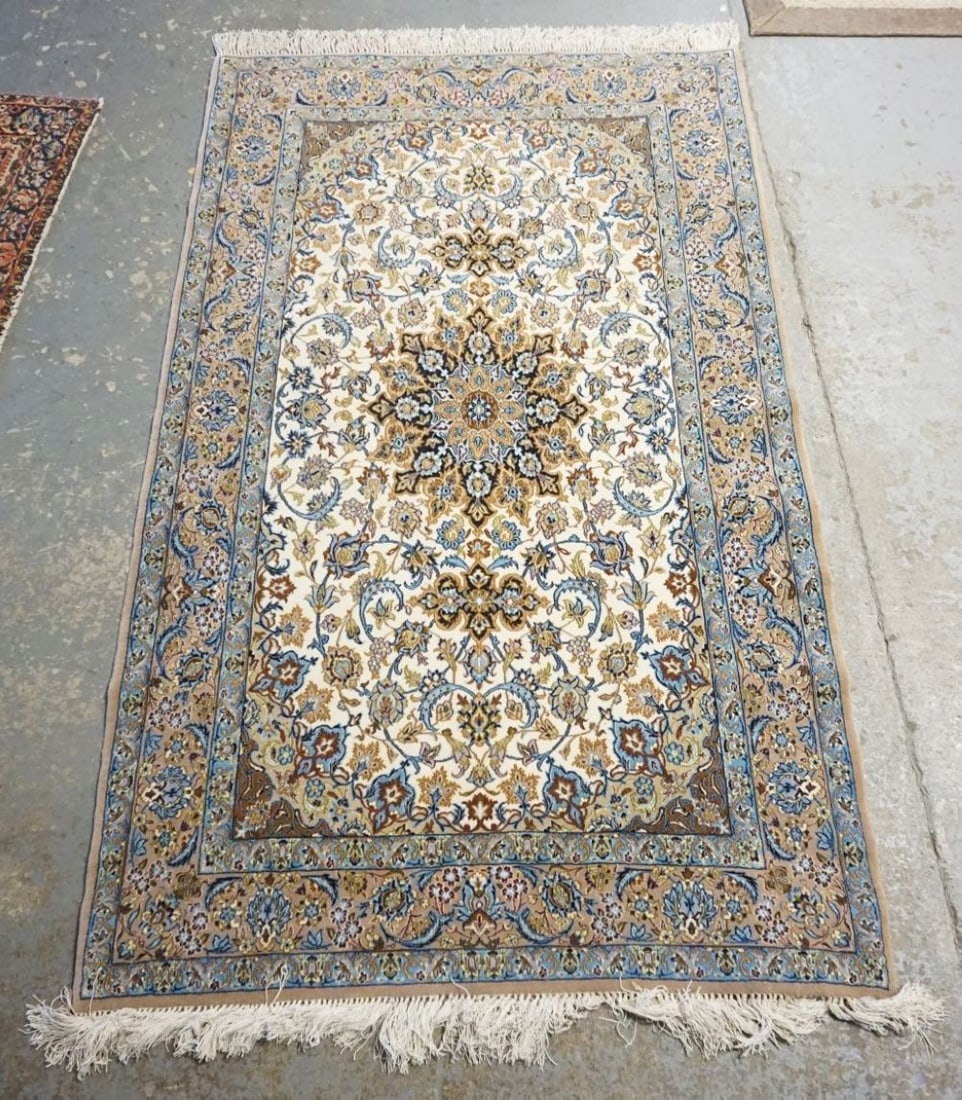 PERSIAN WOOL RUG: PERSIAN WOOL RUG, APPROXIMATELY 43 IN X 70 IN