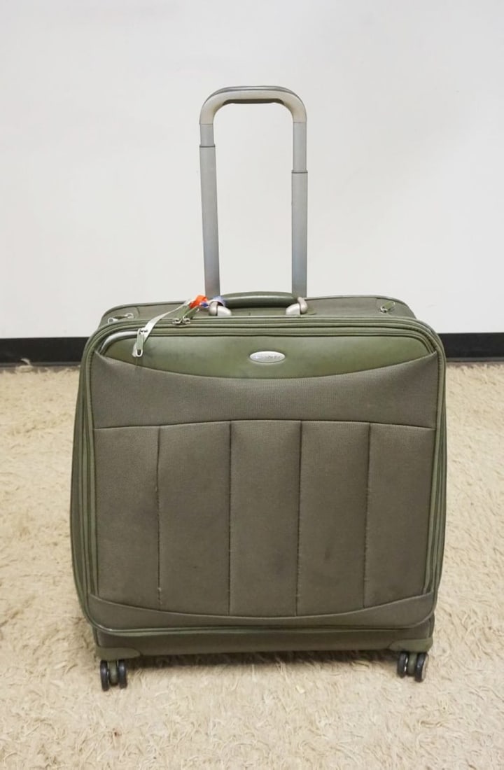 SAMSONITE TRAVEL LUGGAGE: SAMSONITE TRAVEL LUGGAGE, APPROXIMATELY 23 IN X 11 IN X 24 IN