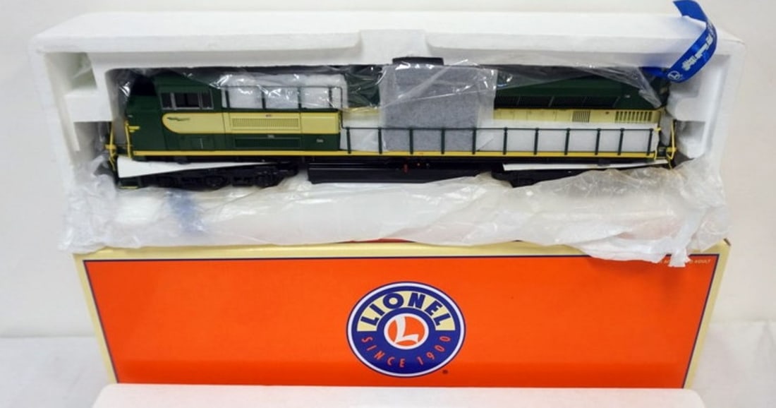 LIONEL TRAINS: LIONEL O GAUGE TRAINS, ERIE DIESEL LOCOMOTIVE IN BOX