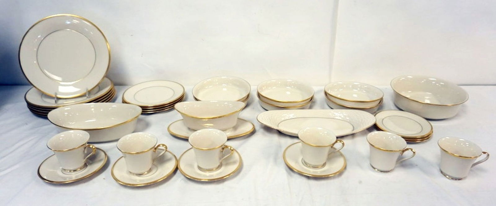 LENOX ETERNAL DINNERWARE (1 of 4)