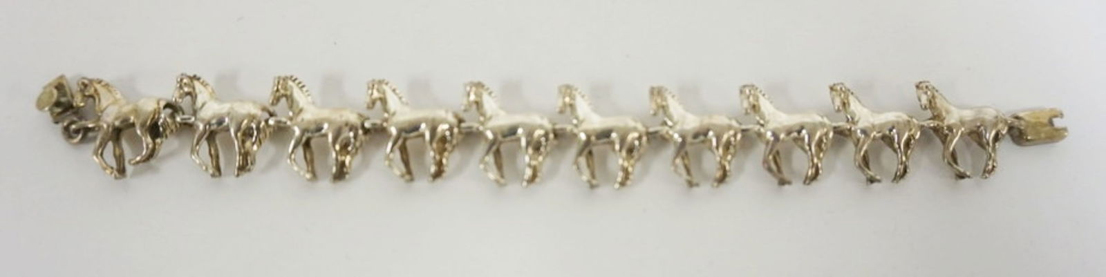 MEXICO STERLING SILVER HORSE BRACELET: MEXICO STERLING SILVER HORSE BRACELET, APPROXIMATELY 7 IN, 1.35 OZT