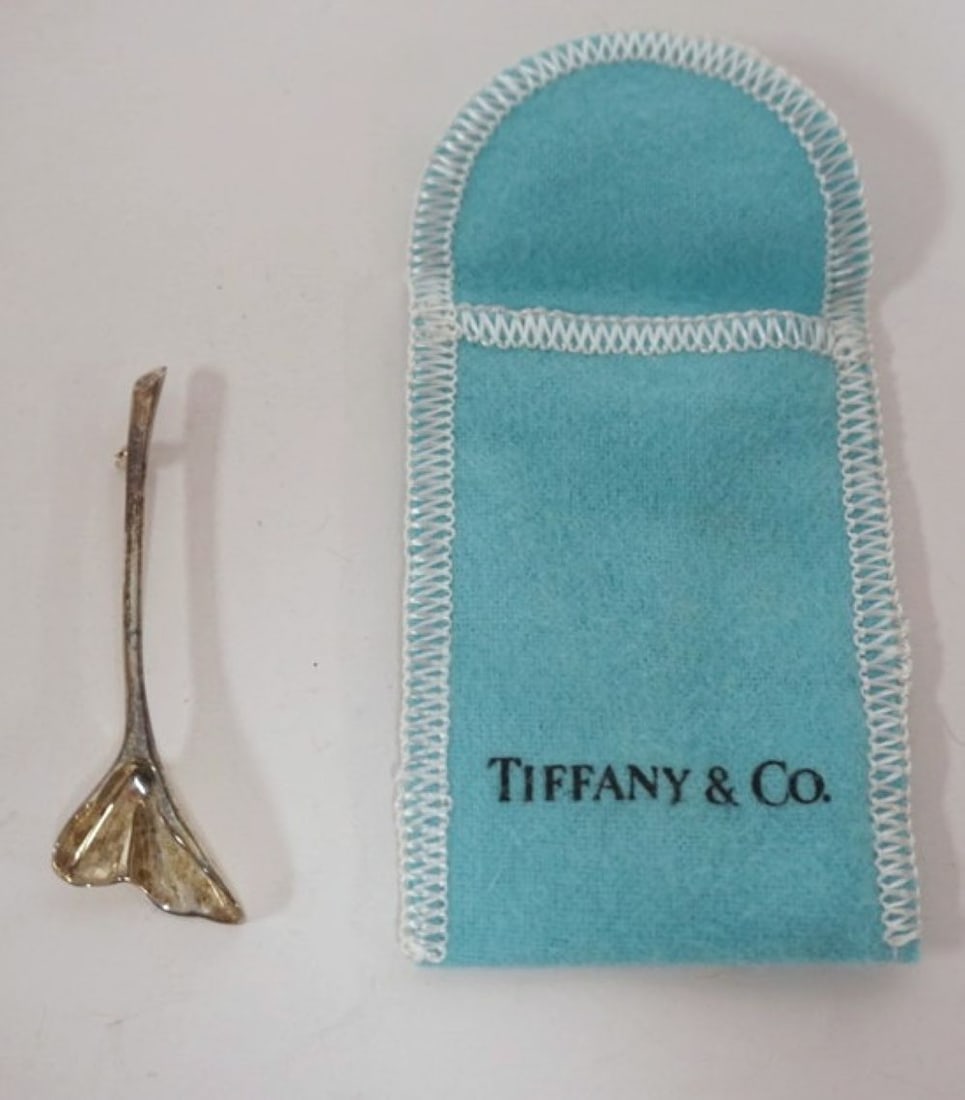 TIFFANY & CO. GINGKO LEAF PIN: TIFFANY & CO. GINGKO LEAF PIN, STERLING SILVER .17 OZT