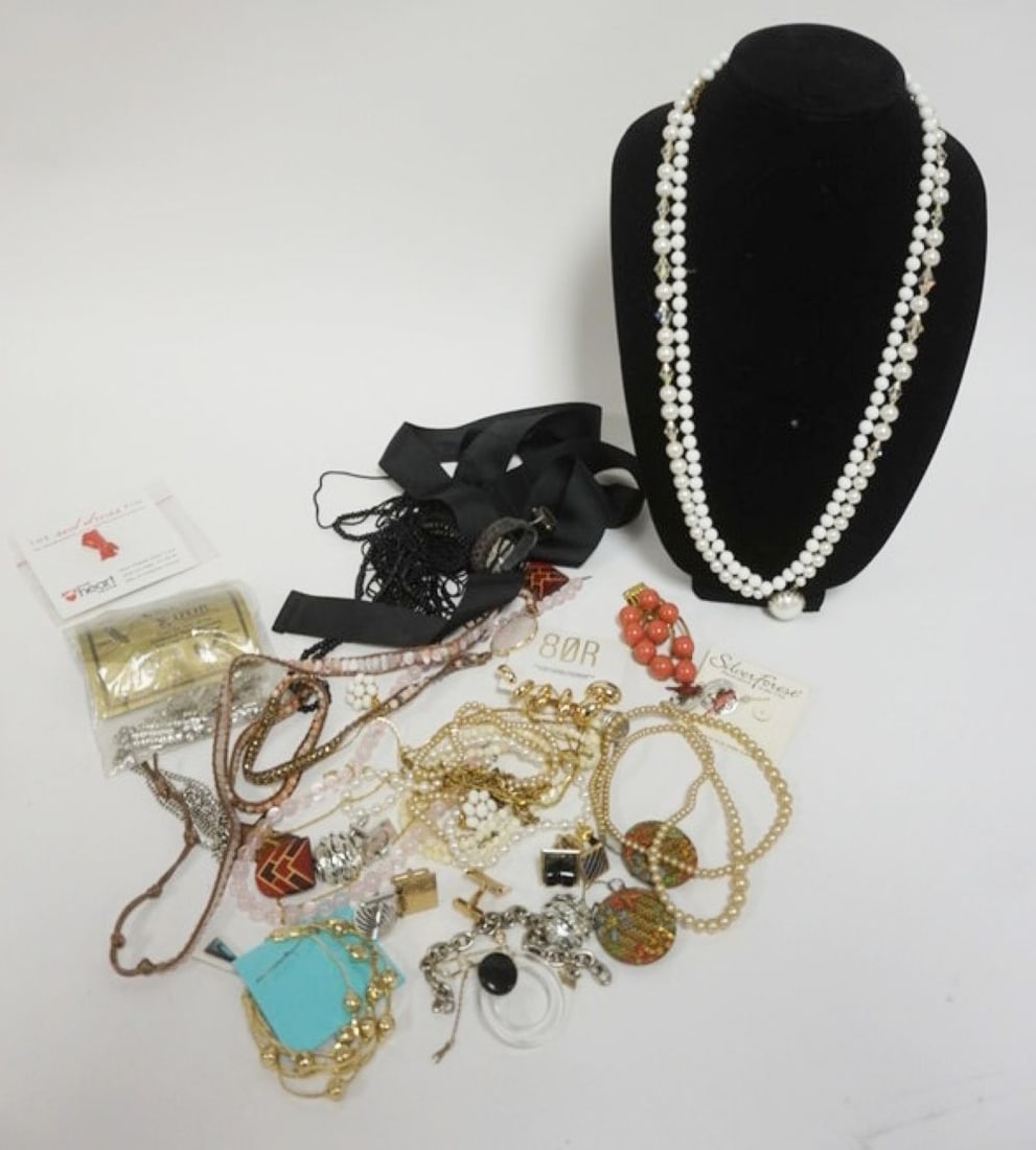 ASSORTED JEWELRY (1 of 3)