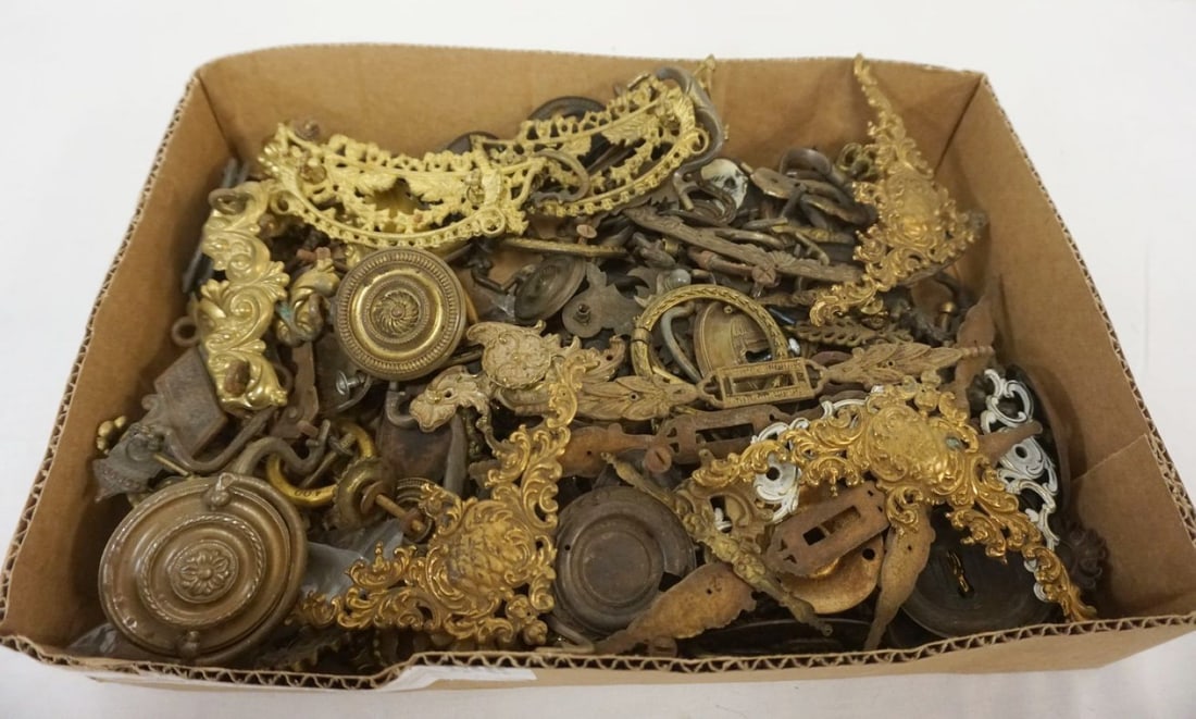 LARGE SELECTION OF VINTAGE HARDWARE (1 of 2)