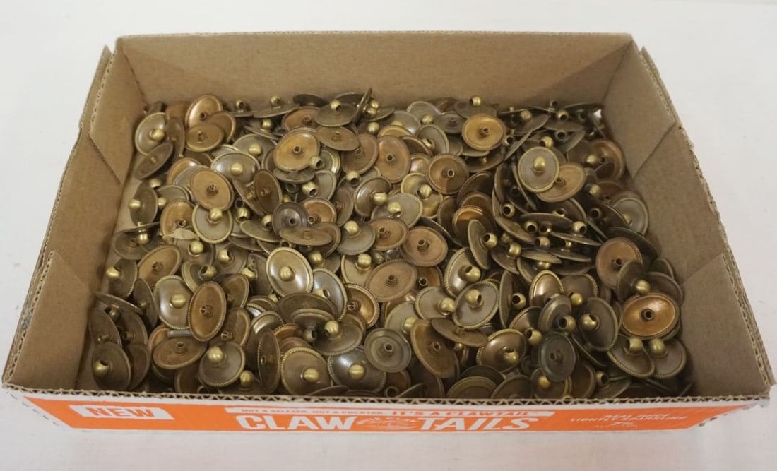 LARGE SELECTION OF VINTAGE HARDWARE: LARGE SELECTION OF VINTAGE HARDWARE GREAT FOR PROJECTS & RESTORATION